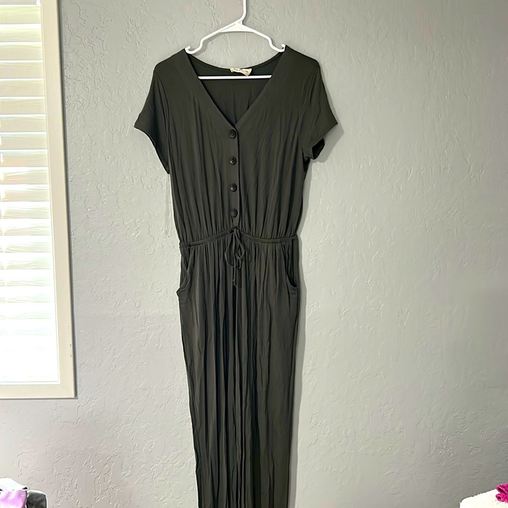 NEW Betsey’s Boutique army green jumpsuit